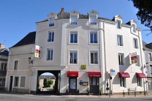 Logis Le Bretagne Hotel Sillé-le-Guillaume Exterior foto